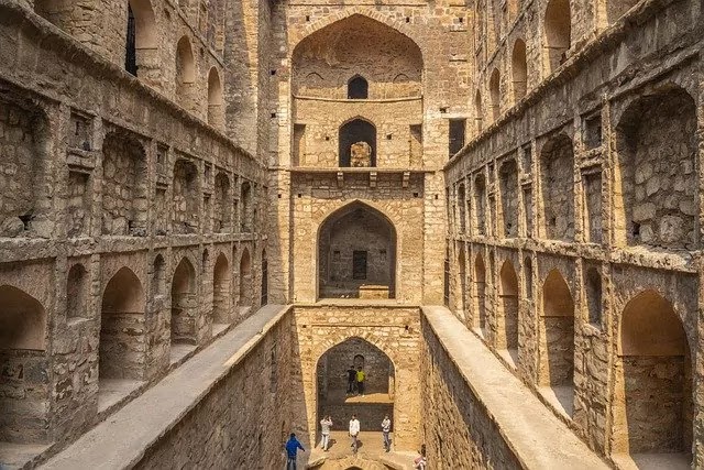 Agrasen Ki Baoli Travel Guide