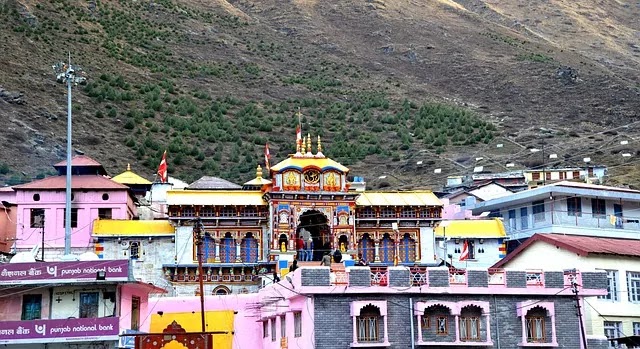 wide angle view badrinath temple wide angle view badrinath temple