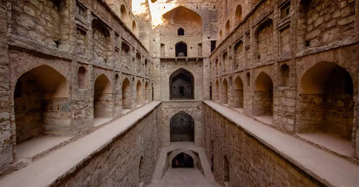Agrasen Ki Baoli Travel Guide