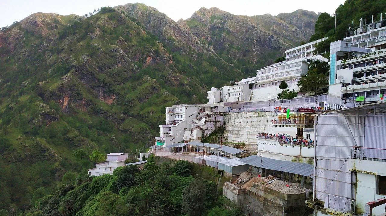 Vaishno Devi Temple Full Guide - Location, Timing, Ticket Price