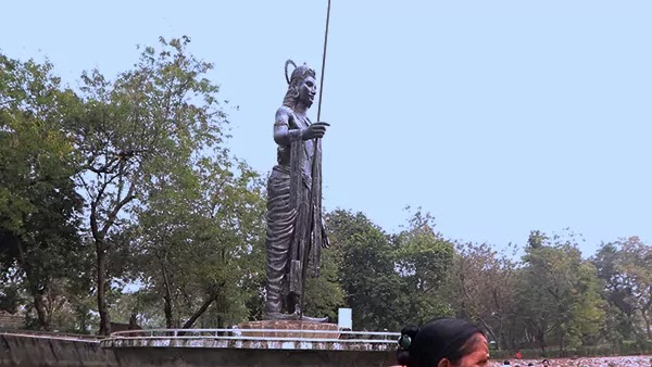 Pandu Pokhar Pandu Statue