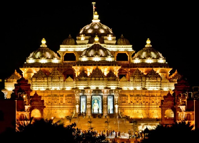 Night View - Akshardham Temple, Delhi Travel Guide