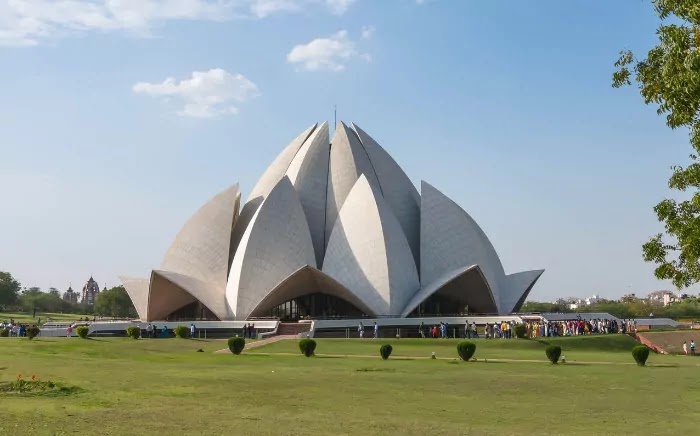 Lotus Temple (Bahá'í Temple) Travel Guide Lotus Temple (Bahá'í Temple) Travel Guide